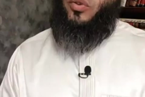 بتعمل إيه تحت الكمامة؟