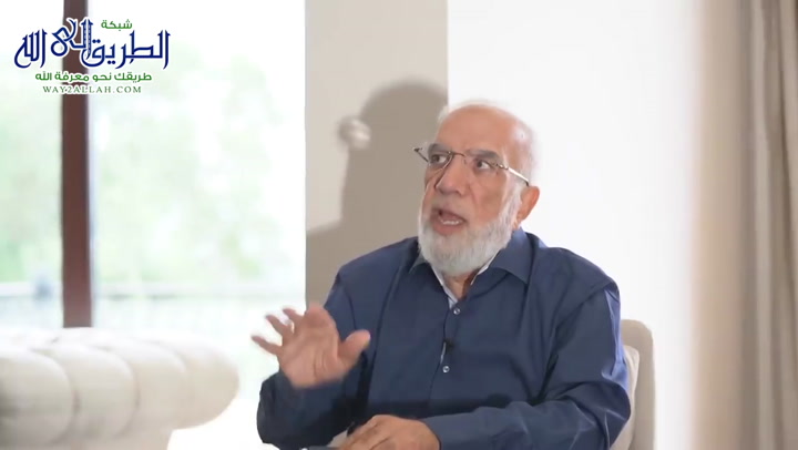 فرق 50 سنة بين الأب والابن.. شاهد الاختلاف في حياتهم